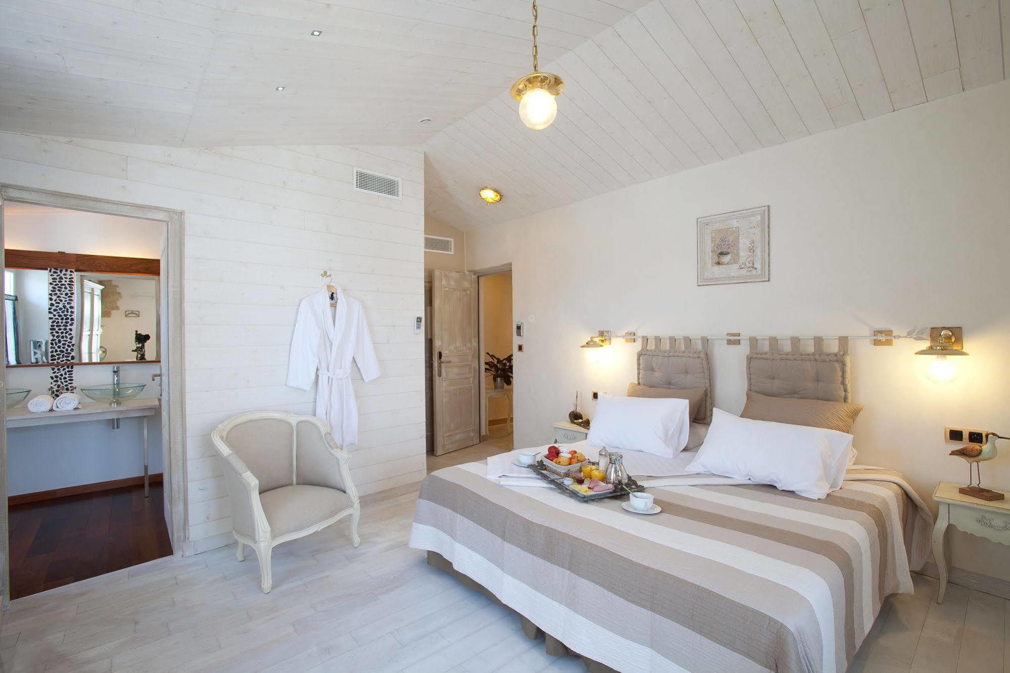 Chambre D'Hotes Hote Des Portes Ile De Re Les Portes-en-Re Luaran gambar